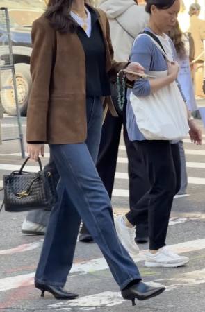 Val 90’s Mid Rise Straight Jeans