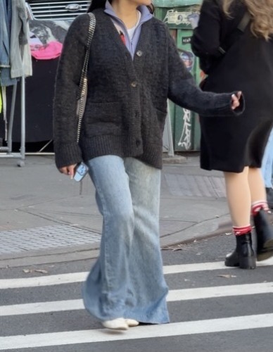 cream ballet top and loose-fitting light jeans