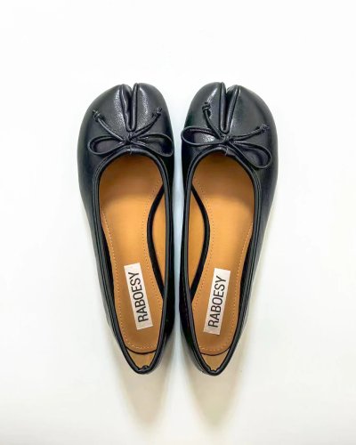Bow Tie Tabi Flats from Raboesy