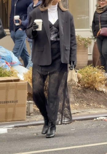 oversized black blazer, leather square-toed boots